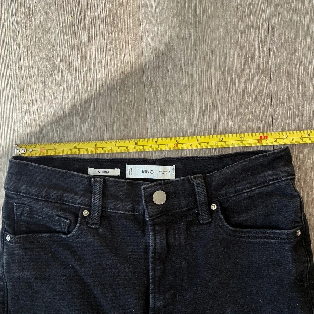 MNG ANTHROPOLOGIE black crop straight leg jeans  Size 6 Raw hem EUC